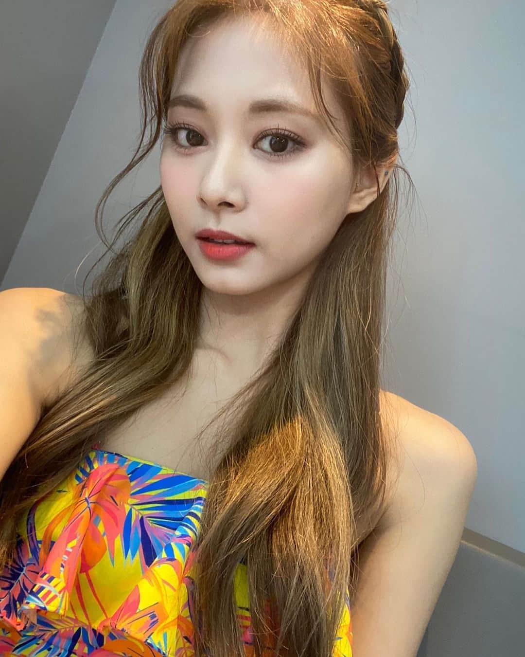 TWICEさんのインスタグラム写真 - (TWICEInstagram)「나는 Alcohol Free 근데 취해～💛🤍🧡」6月12日 18時17分 - twicetagram