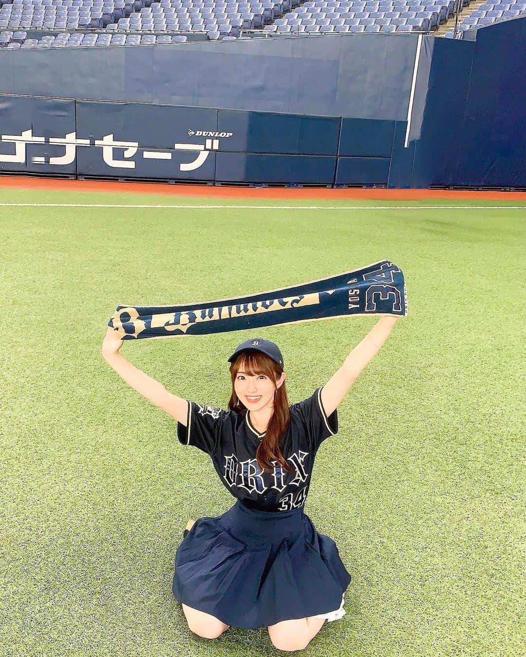 小島まゆみさんのインスタグラム写真 - (小島まゆみInstagram)「. . . #オリックスバファローズ 交流戦優勝おめでとうございます🥳👏🎉  2010年以来、11年振り！！ こんなタイミングにオリックスを応援出来ていることがとっても幸せです😭😭  セパ交流戦優勝に留まらず、これからどんどん強くなるチームだと思います(* ´ ˘ ` *) ペナントレース後半もいっぱい応援しましょー！！  #野球 #野球好き #野球好きな人と繋がりたい #野球観戦 #野球女子 #野球部 #野球女子と繋がりたい  #野球写真  #ユニフォーム女子 #プロ野球  #NPB #ORIX #orixbuffaloes #オリックスバファローズ #bs2021 #バファローズポンタ  #勝紺 #インスタ野球女子 #ユニフォームコーデ  #ハイクオリティユニフォーム #オリックス好きやねん  #オリックスファンと繋がりたい」6月12日 18時22分 - kojima_mayumi_