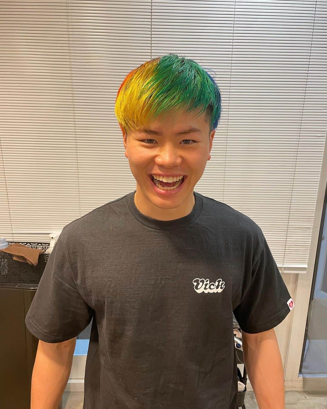 那須川天心のインスタグラム：「💚💛🧡💖💜💙 #後戻りはできない」