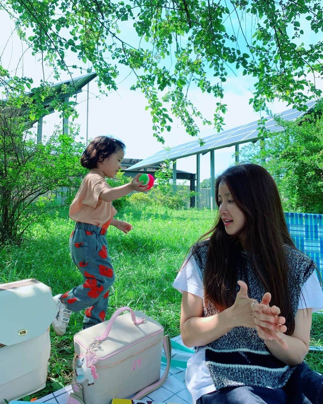 イ・シヨンさんのインスタグラム写真 - (イ・シヨンInstagram)「👧🍀🧒」6月12日 10時06分 - leesiyoung38