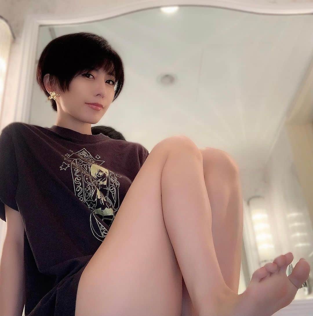 乃亜のインスタグラム：「❤︎ ・ ・ ・  #portrait #shotting #Japanesegirl #followme #selfie #ショートヘア  #自撮り #グラビア #被写体  #足指 #脚フェチ #足裏 #乃亜 #インスタグラビア」