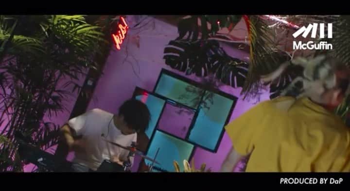 あっこのインスタグラム：「UNKNOWN主宰の古民家でやったLIVE映像3曲公開されました🦋🌴🔥LIVEはLIVEなのでいつもリハと違うことしちゃうんだけどごっちん @goto_drums は全部対応してくれるから調子のってセッションしすぎてしまう2人編成めっちゃたのしい❤️ #akkogorilla #rapper #japan」