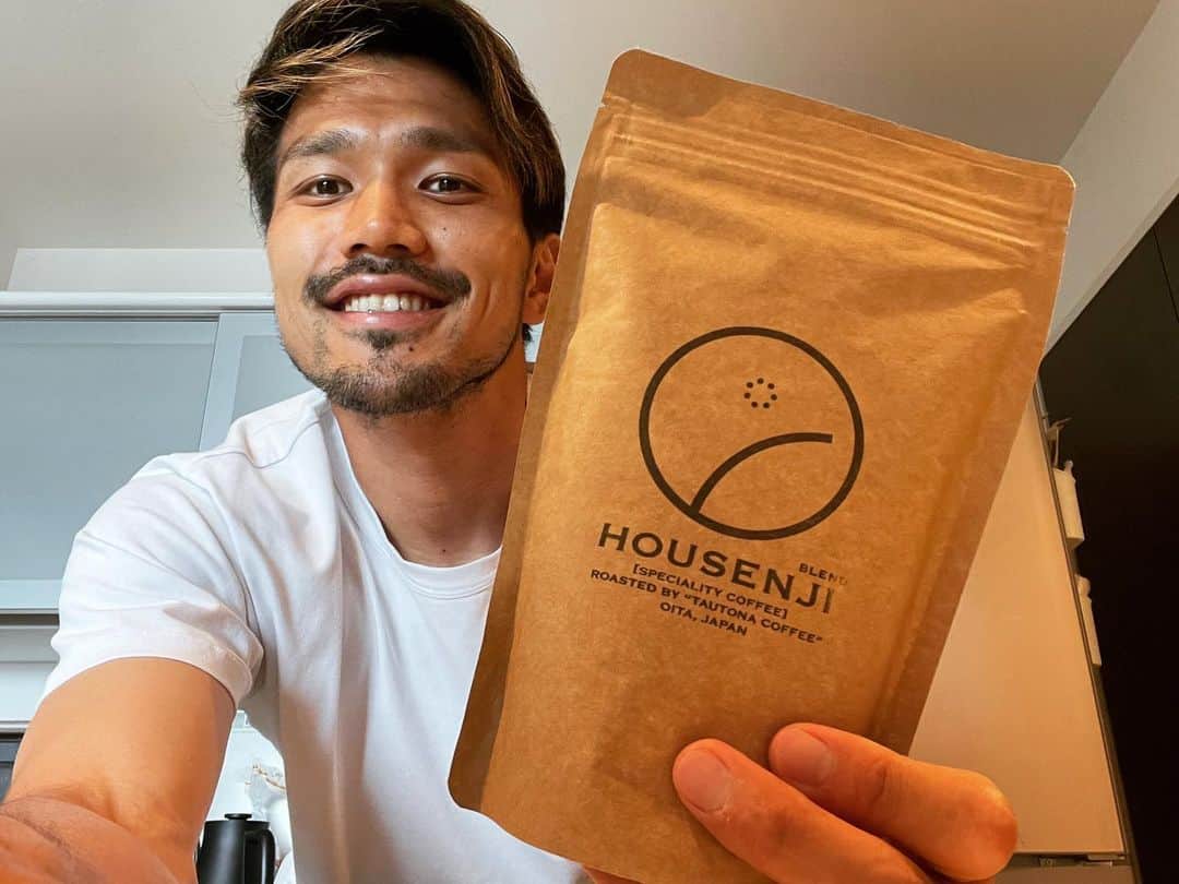 伊佐耕平のインスタグラム：「コーヒー一杯からの復興支援。 素敵。  SNSや大分明野にある『ラルーチェ80℃』でも販売中です。  #宝泉寺温泉郷 #宝泉寺温泉郷スペシャルブレンド #コーヒー一杯からの復興支援 #タウトナコーヒー」
