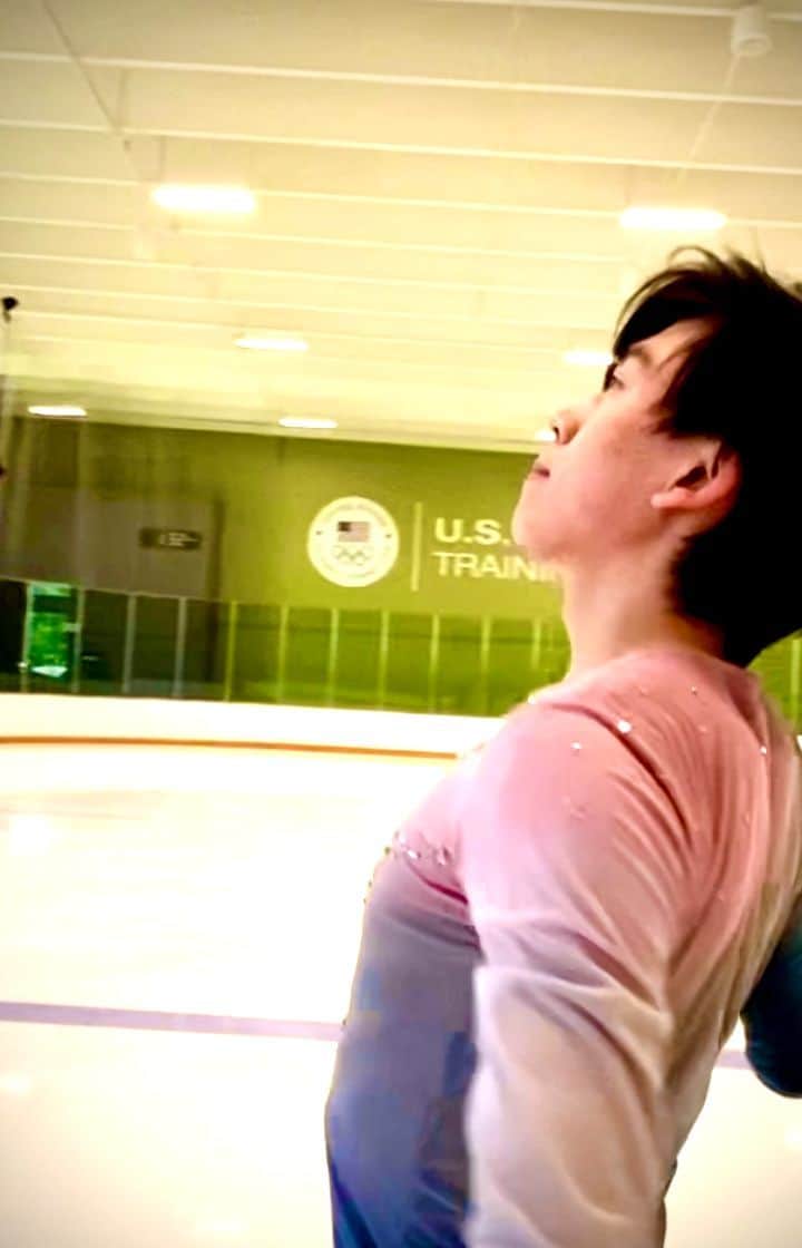 ヴィンセント・ゾウのインスタグラム：「I'm so excited to bring back Vincent (Starry Starry Night) as my short program for this year, choreographed by @lorinicholskate. This program means so much to me--it's taken me to the stars and back (pun intended) many times over and highlights so many of my strengths in a natural way. It's actually quite difficult to put into words how much I love this program and how perfect it is for me, so hopefully I can let my performances this season do the talking. I am really anticipating skating this on the big stages the way it was meant to be skated.  Thanks to @drew_meekins for filming!」