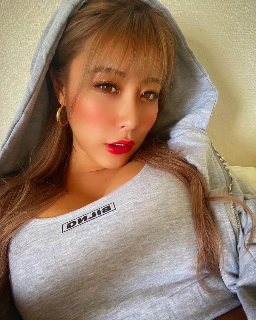 りなのインスタグラム：「( *・ω・)ノやぁ」