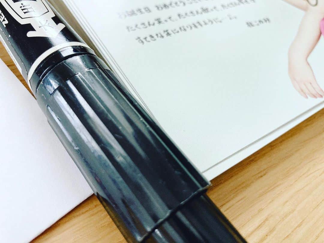 杜このみのインスタグラム：「今日は、朝から このみ倶楽部の皆様への バースデーカードを書いています⭐︎ お誕生日が近い皆さま、もう少しだけお待ちくださいね☺️⭐︎」