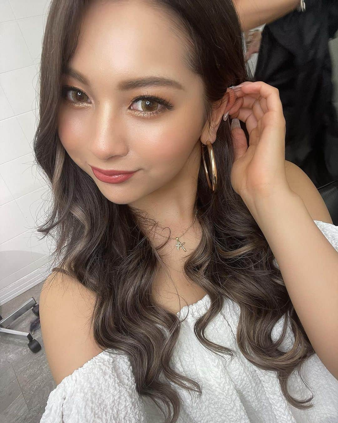 ゆきぽよさんのインスタグラム写真 - (ゆきぽよInstagram)「New hair💗💗💗  夏だから気持ち明るめ👱🏾‍♀️ 色落ち楽しみ〜🥰  今回も @beautician_waka に やってもらいました😌✨  安定のプルエクステです プルエクステしか勝たん❤️‍🔥  いつもありがとう😘  @pullexte_official  #プルエクステ  #ヘアカラー  #エクステ  #ニューヘアー  #newhair  #外人風カラー」6月12日 13時39分 - poyo_ngy