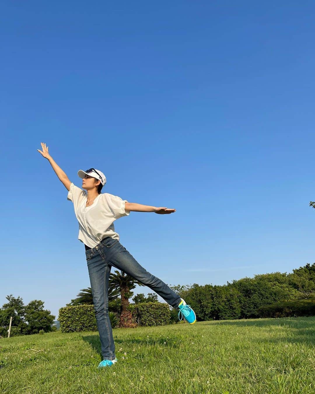 片山萌美のインスタグラム：「天気がいいと 心からだ弾むね🕺  #踊れそうで踊れない #moemikatayama」