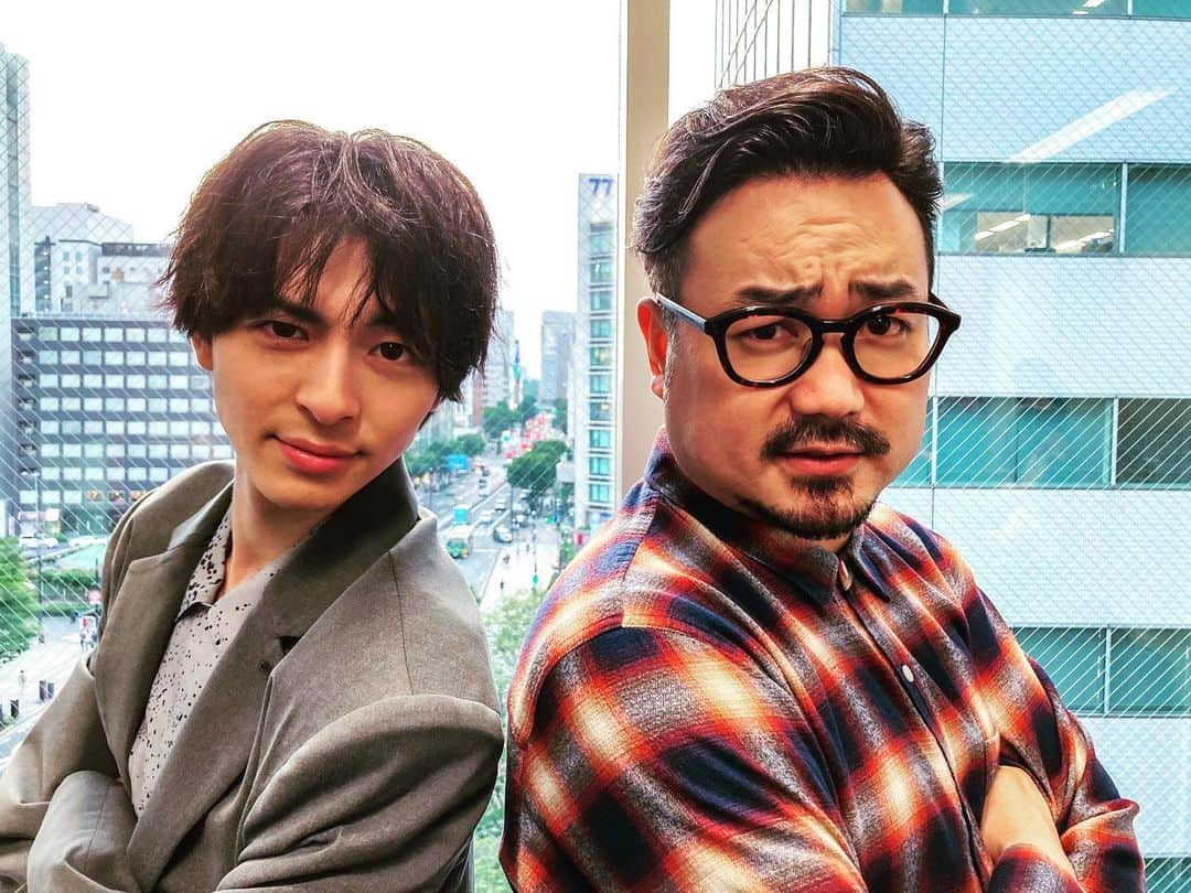 高杉真宙さんのインスタグラム写真 - (高杉真宙Instagram)「本日解禁になりました！ ドラマ「ホメられたい僕の妄想ごはん」に休日課長役として出演させて頂きます！ 7月10日から放送開始！ ベースを弾いて妄想して料理をする。 全てが楽しみで全てが挑戦となっております。 絶賛猛特訓中です。 是非楽しみにお待ちください！」6月12日 15時21分 - mahirotakasugi_