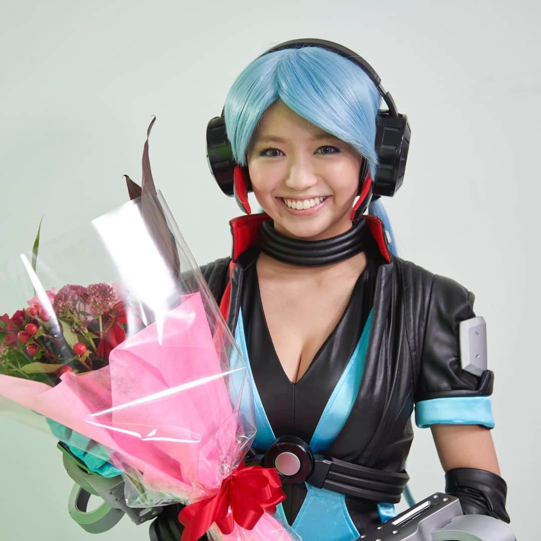 ガールガンレディのインスタグラム：「アリス役💙 #大原優乃 さん クランクアップ写真解禁💐💐📸  ／ #ガールガンレディ  10話配信中ガン‼️ ＼  #お疲れ様でした💙🔫  ▪️10話はコチラから✧*。 https://tver.jp/corner/f0075975  ▪️#TELASA では1〜9話が配信中⚡️☟ https://www.telasa.jp/series/11484  ▪️DVD予約受付中📀☟ https://www.amuse-s-e.co.jp/title/girl_gun_lady/  #クランクアップ #白石聖 #石井杏奈 #大原優乃 #伊藤萌々香 #出口夏希 #寺本莉緒 #石田桃香 #安藤咲桜 #井頭愛海 #鈴木ゆうか #染野有来 #大原梓 #神南里奈 #Hina #見上愛 #田辺桃子 #葵うたの #和田雅成 #朝比奈彩 #濱田岳 #ドラマイズム」