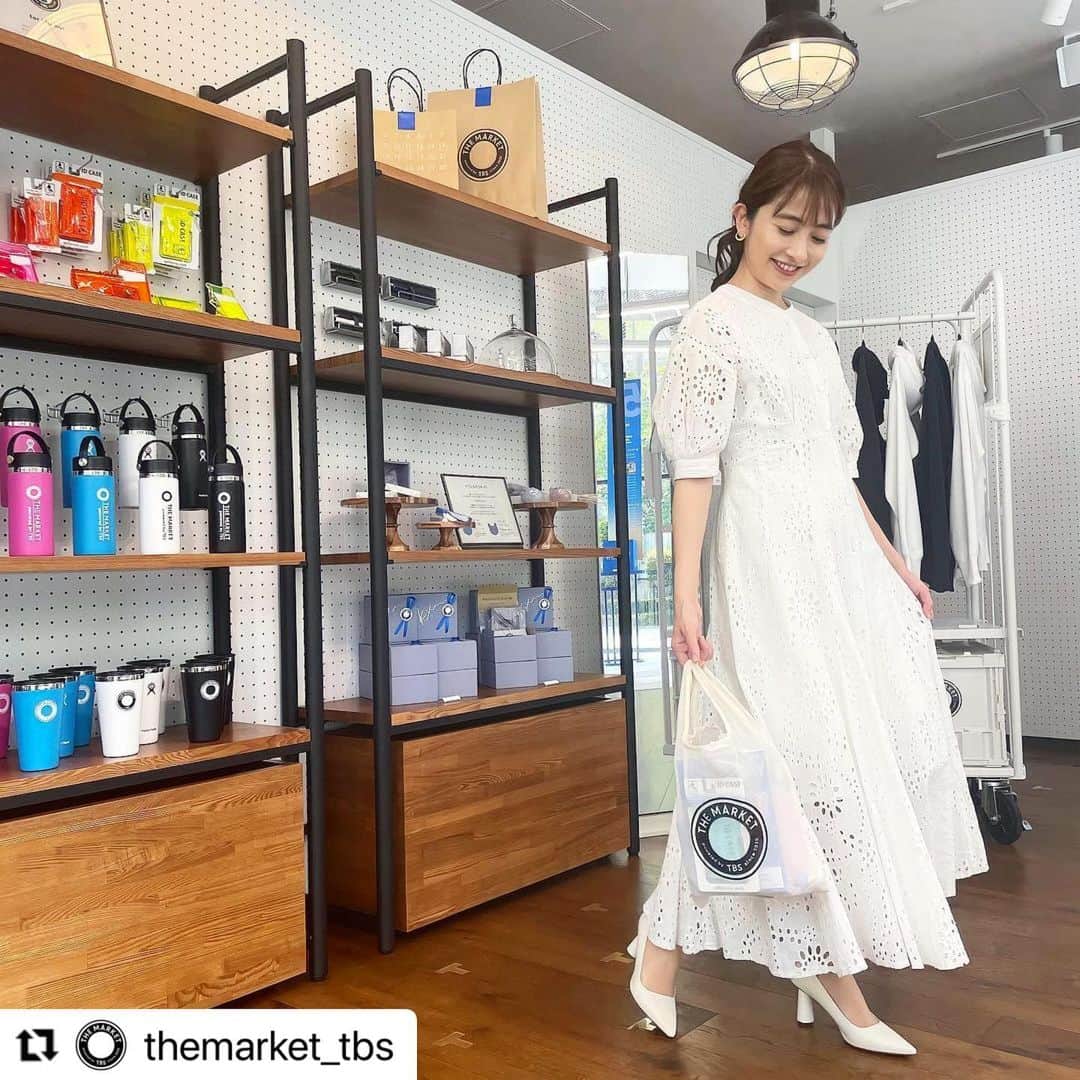 日比麻音子のインスタグラム：「今日からスヌーピーコラボ 始まったみたいです！ わたしも出勤時のぞいてみよう🏃‍♀️  YouTubeチャンネルもありますので、 検索してみてくださいませ！ ナレーション担当してます。  #Repost @themarket_tbs  ・・・ ◉ 『THE MARKET』でショッピングすると紙袋の他にオリジナルのECOバッグが選べます🍃  シンプルで何にでも合わせやすくなっています。  #the_market」