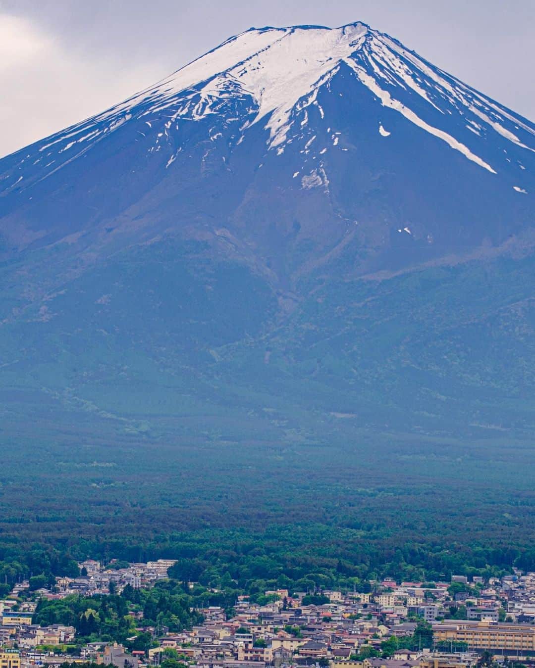 SHOCK EYEさんのインスタグラム写真 - (SHOCK EYEInstagram)「THE日本っていう風景なんではないでしょうか＾＾ 有名な構図を素敵に撮れて満足です。  This is the scenery of Japan🗻 Of course,The biggest Mountain of japan is “Fujisan”.  #富士山 #新倉富士浅間神社 #新倉山 #神社 #shrine #fujisan #fujifilm #gfx100s #beautifuldestinations #earthfocus #earthoffcial #earthpix #thegreatplanet #discoverearth #fantastic_earth #awesome_earthpix #roamtheplanet #ourplanetdaily #lifeofadventure #livingonearth #theglobewanderer #visualambassadors #stayandwander #awesome_photographers #IamATraveler #wonderful_places #designboom #voyaged #artofvisuals」6月12日 16時45分 - shockeye_official