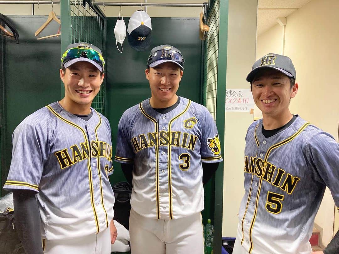 阪神タイガースさんのインスタグラム写真 - (阪神タイガースInstagram)「3人で7打点の大活躍、94年組トリオ✨NICEバッティング！！  #大山悠輔 選手  先制2ランホームラン #近本光司 選手  3点タイムリースリーベース #木浪聖也 選手  2ランホームラン  #ナイスバッティング✨  #94年組  #阪神タイガース #挑超頂  #セパ交流戦」6月12日 20時01分 - hanshintigers_official