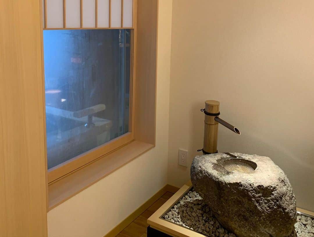 夏木マリさんのインスタグラム写真 - (夏木マリInstagram)「#ふふ京都 #池水庭園 #hotsprings #hotel #kyoto  母も喜んだいつかの温泉♨️ いいお宿でした.....」6月12日 20時09分 - mari_natsuki