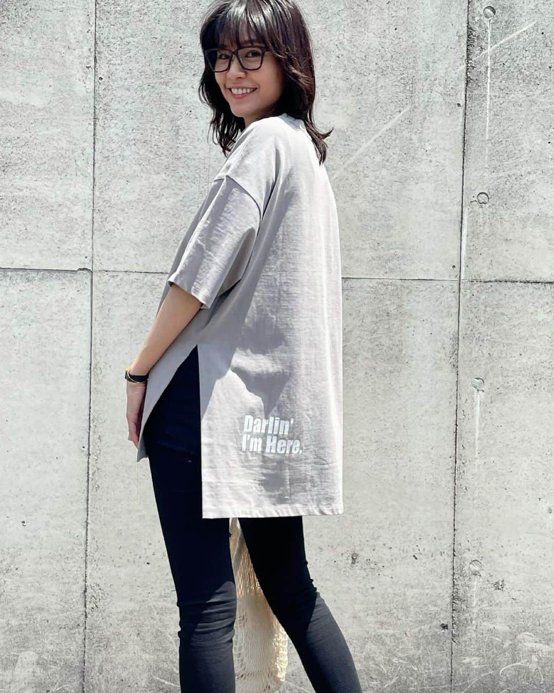 ナオさんのインスタグラム写真 - (ナオInstagram)「休日  先日購入した　@littledarlin_official  のTシャツを着てお散歩🚶‍♀️  #良い週末を #私服 #シンプル服 #お散歩」6月12日 20時28分 - nao_nao310