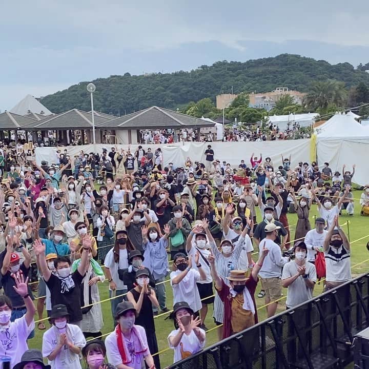 ミトのインスタグラム：「・ ・ 森、道、市場2021、クラムボン@ GRASS STAGE  今年2度目の野外フェス！  皆さんが大声を出すことは出来なくても  最高のLIVEが出来る事を教えて貰った様な  尊いステージでした✨  次会う時はぜひ、  つんざく様な歓声を聞かせて下さいね！  ありがとうございました！  #森道市場2021 #森道市場 #蒲郡 #ラグーナビーチ #クラムボン #clammbon #原田郁子 #伊藤大助 #ミト #ミトムボン #目と目で通じ合う #工藤静香」