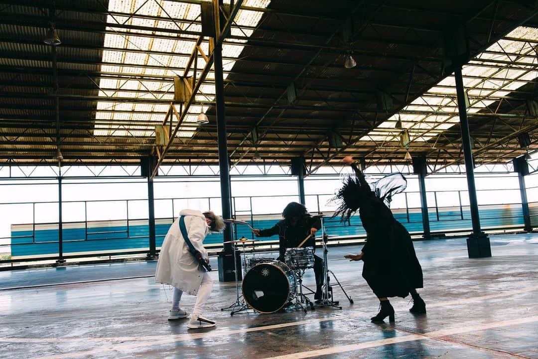 辻村有記さんのインスタグラム写真 - (辻村有記Instagram)「辻村有記「head-bang」 Music Video🎥  photo by @yuki_0422ame」6月12日 20時51分 - yoru_yuki_asa