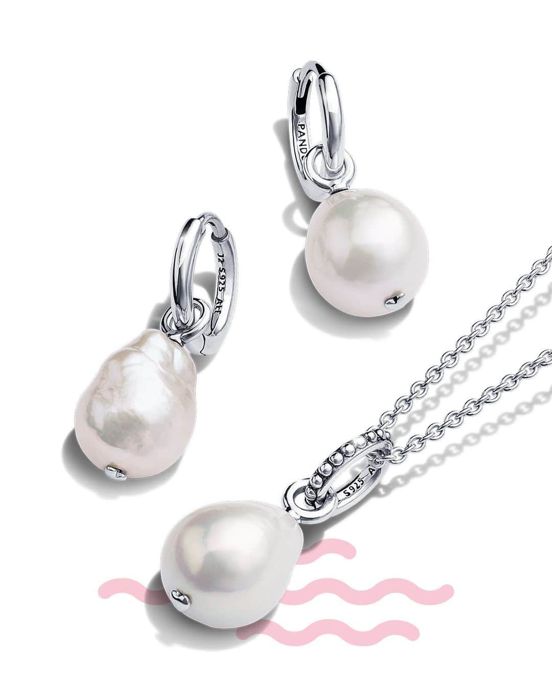 PANDORAのインスタグラム：「Natural, organic, cool. Give another meaning to pearly whites with one-of-a-kind Baroque pearl pieces designed with simplicity in mind. 💯#PandoraOcean #PandoraStyle #Summer」