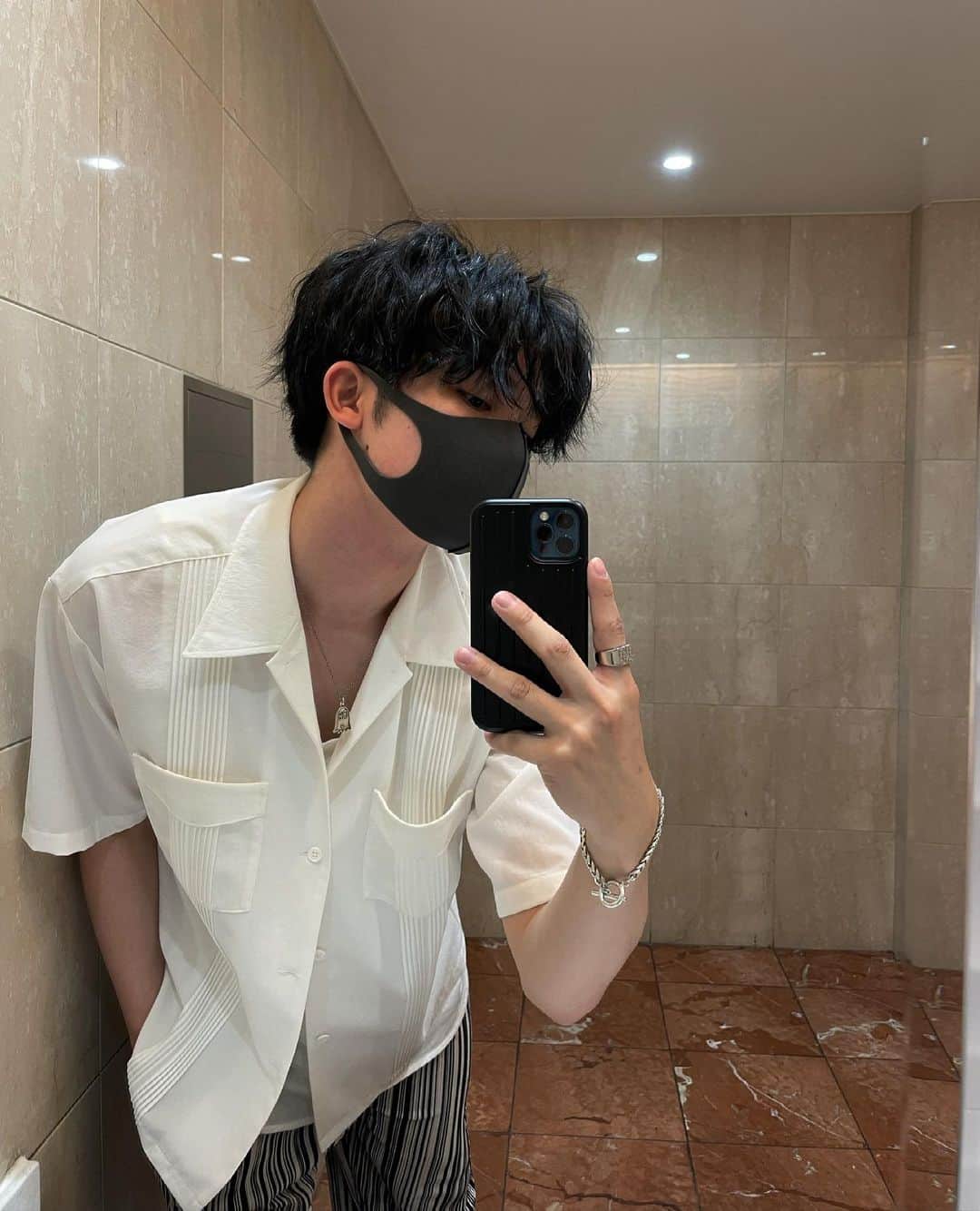 亮のインスタグラム：「珍しくこんな撮り方した😂」