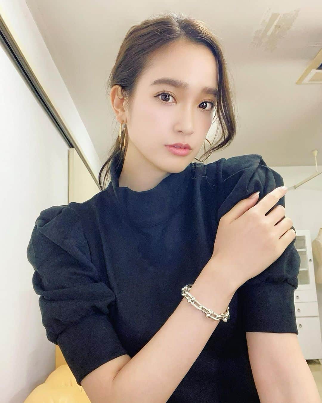 太田麻美のインスタグラム：「🖤 #racequeen #rq #model #selfie #selca #fashion #ootd #ポニーテール #ポニーテールアレンジ #お疲れ様でした」