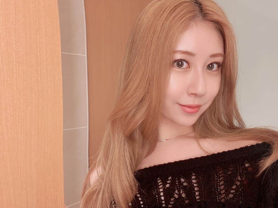 永島あゆみのインスタグラム：「・ ''人生で難しいのは夢を見つけるよりも 夢を叶えるまで自分を信じ続けること''  、、心に響きますね😚 と言うことで努力のみなので頑張る！！ 잘자요〜 👗→@miia_official ・ #6월#한국#한국어공부#宝塚#女優 #オスカープロモーション#♥️」