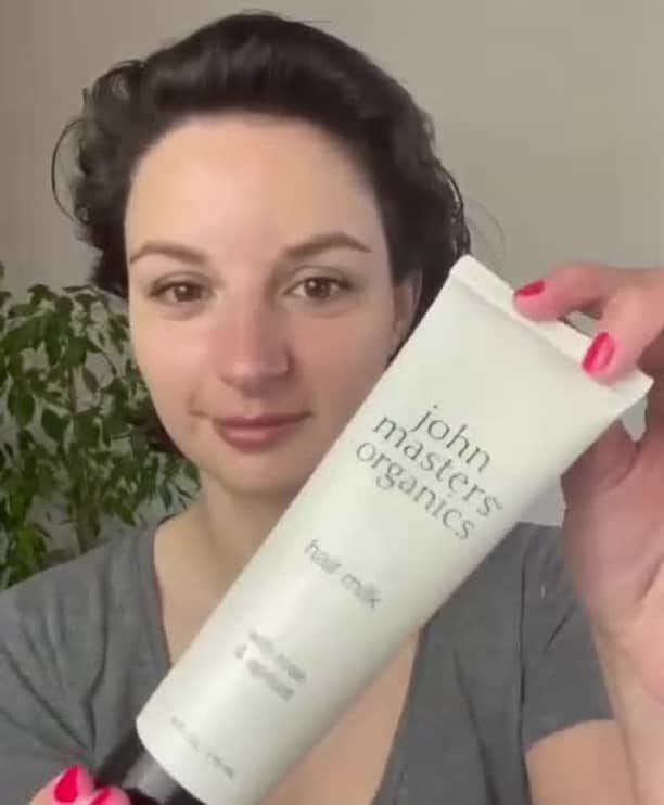 John Masters Organicsのインスタグラム：「@noemiehair⁠ Hair prep:⁠ Leave-In Conditioner with Green & Calendula⁠ Hair Milk with Rose & Apricot⁠ Finish: Hair Spray⁠ ⁠ Leave-In Conditioner Detangles and adds moisture.⁠ Hair Milk works as a heat protectant and cuticle smoother.⁠ Hair Spray provides buildable hold. ⁠ ⁠ What's your JMO routine?」