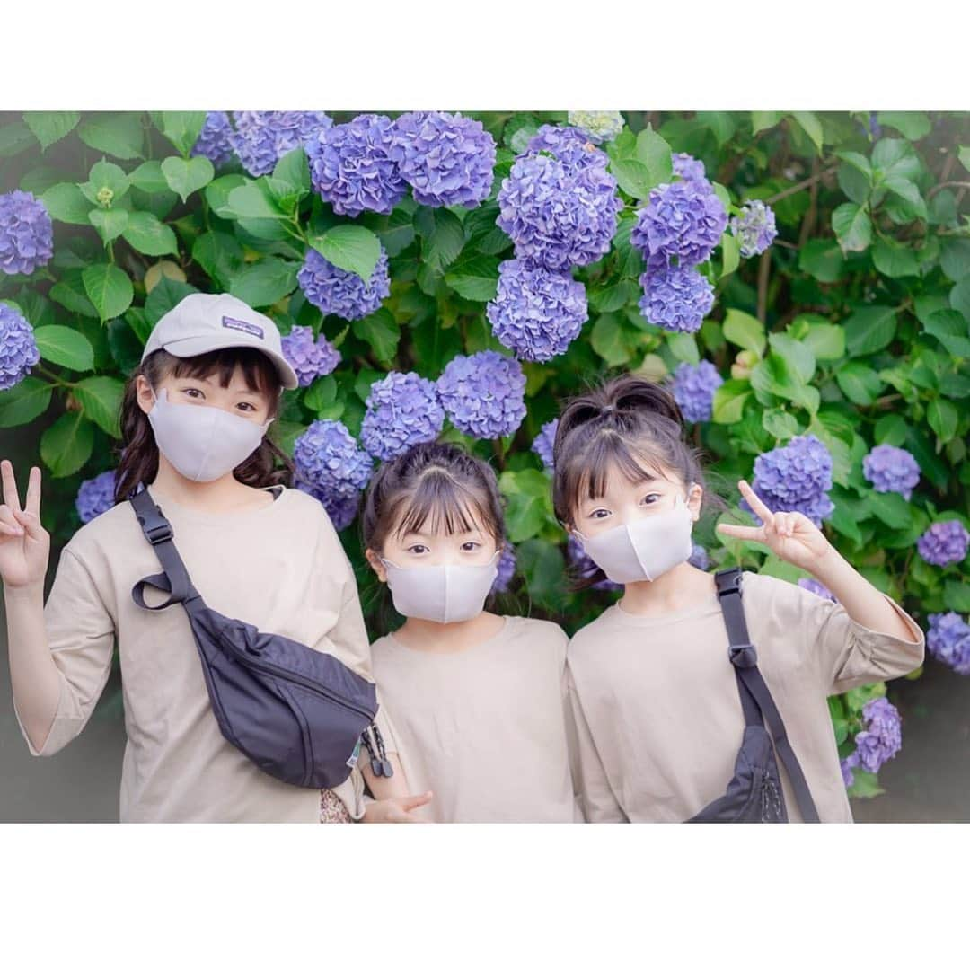 Yukiさんのインスタグラム写真 - (YukiInstagram)「今日は学校の後に 紫陽花を見に行けて癒された🤗✨  topsは　 @elmo_shop_  さん♡ 長女の着ている150cmサイズやママ、パパサイズもあって展開が豊富なのが嬉しい🤗💓  クーポン　で10％オフOTMODACHI2738  良ければ使ってくださいー😊💓」6月12日 22時58分 - yukikuu96