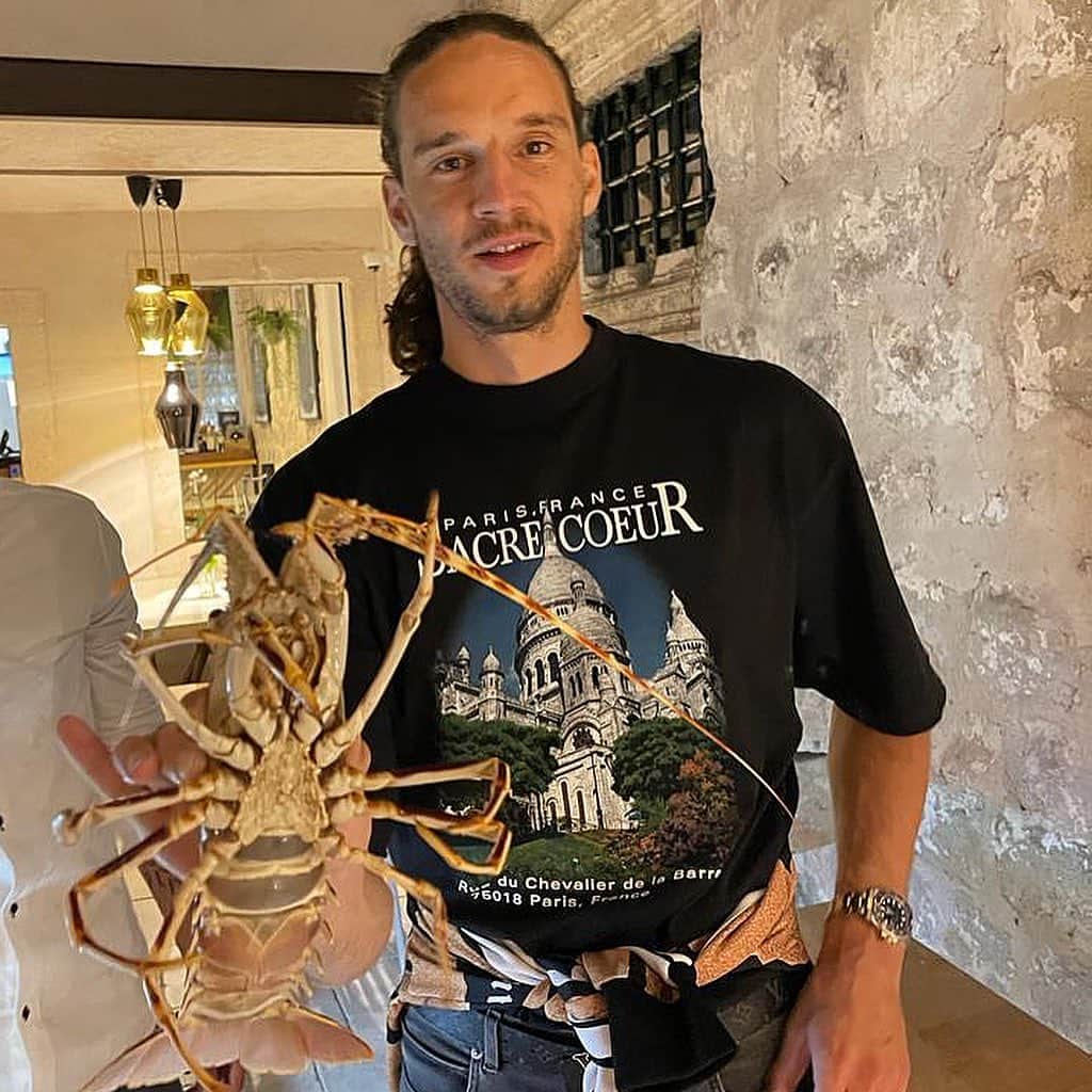 マテオ・パヴロヴィッチのインスタグラム：「Smijali Se Pričali NeKe JasToGe KloPali 🦞」
