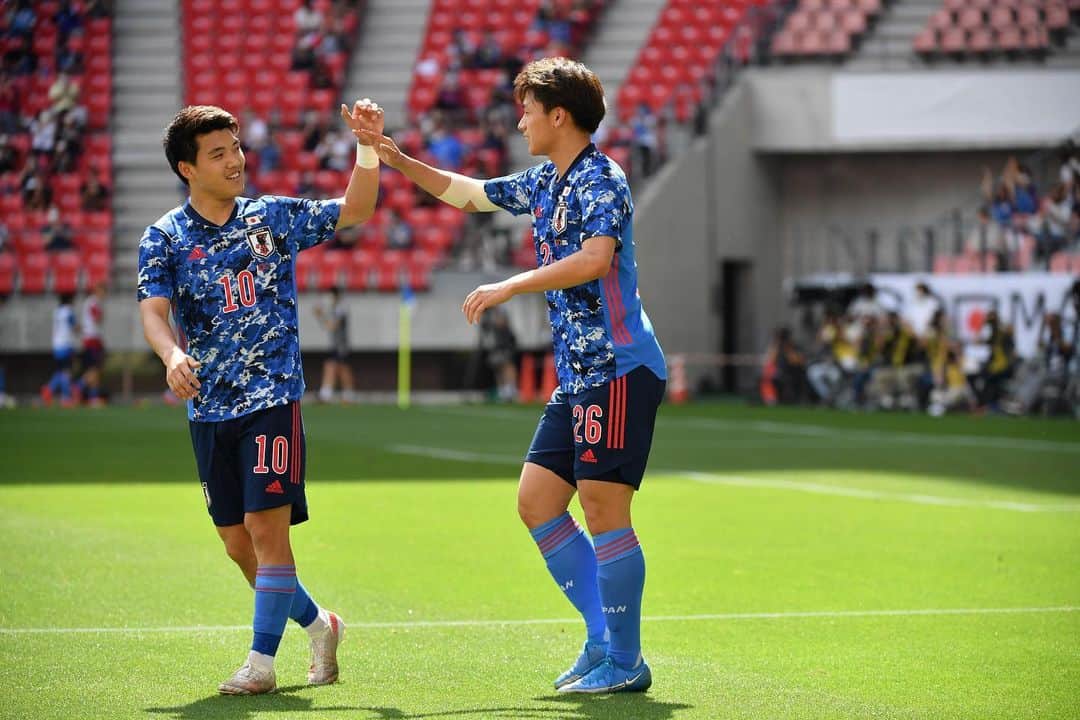 上田綺世さんのインスタグラム写真 - (上田綺世Instagram)「このコロナ禍で、観客の皆さんと一緒に戦えたことを嬉しく思います。 また試合開催に関わってくださった全ての方に感謝します。  今後とも応援よろしくお願いします。 素晴らしい試合でした！  @japanfootballassociation」6月12日 23時22分 - bee18_official