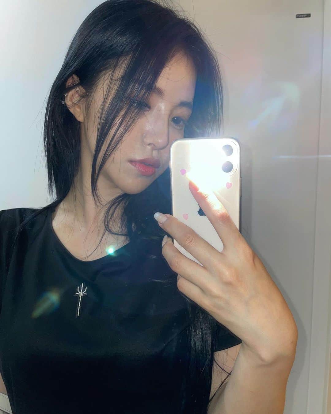 のインスタグラム：「새 가방을 메고 뛰어볼까 팔짝 💼」