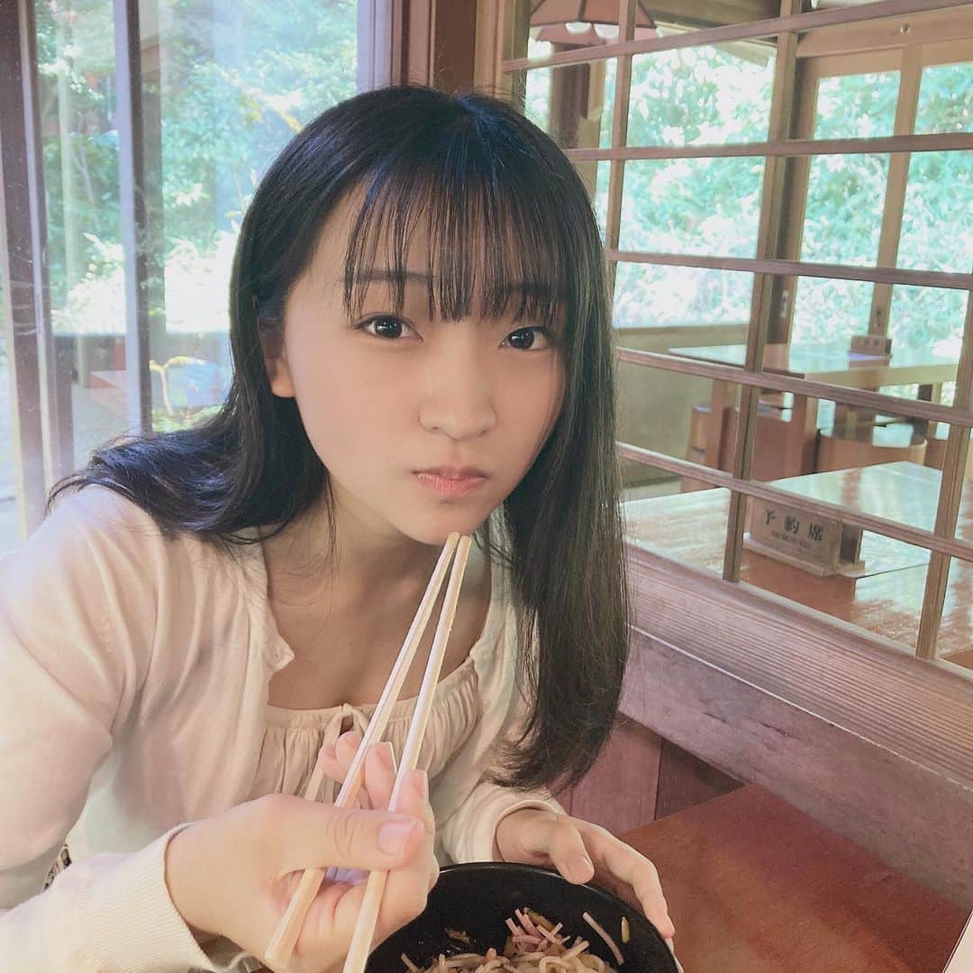 前野えまさんのインスタグラム写真 - (前野えまInstagram)「美味しいお蕎麦と黒蜜寒天🍵 ・ ・ #贅沢な時間 #ランチタイム #甘味処 #家族でご飯 #お蕎麦 #ランチ #黒蜜 #寒天 #甘味 #ほっこり #自然の中で   #lunchtime #soba #lunch #familytime  #followme #tagsforlikes #tflers #tagsforlikesapp #actress #actor #girl #photography #portrait #portraitphotography #daily_phot_jpn #japan_daytime_view」6月13日 12時31分 - maeno_ema