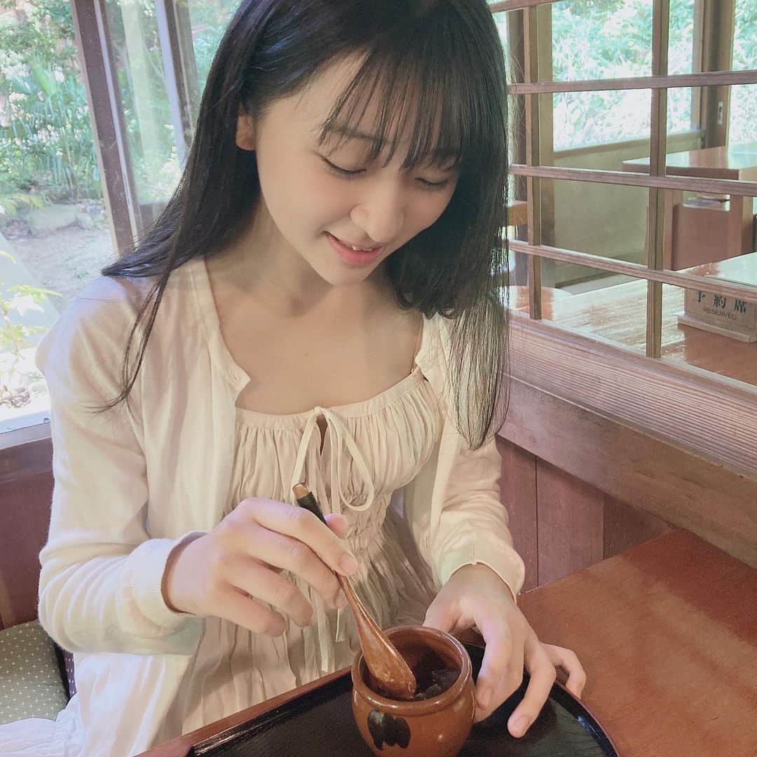 前野えまさんのインスタグラム写真 - (前野えまInstagram)「美味しいお蕎麦と黒蜜寒天🍵 ・ ・ #贅沢な時間 #ランチタイム #甘味処 #家族でご飯 #お蕎麦 #ランチ #黒蜜 #寒天 #甘味 #ほっこり #自然の中で   #lunchtime #soba #lunch #familytime  #followme #tagsforlikes #tflers #tagsforlikesapp #actress #actor #girl #photography #portrait #portraitphotography #daily_phot_jpn #japan_daytime_view」6月13日 12時31分 - maeno_ema