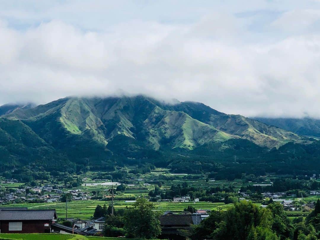 内田恭子さんのインスタグラム写真 - (内田恭子Instagram)「阿蘇山。 自然のエネルギーに満ち溢れています。  #熊本　#阿蘇山 #mtaso #ロケ　#内田恭子 #kyokouchida」6月13日 12時29分 - kyoko.uchida.official