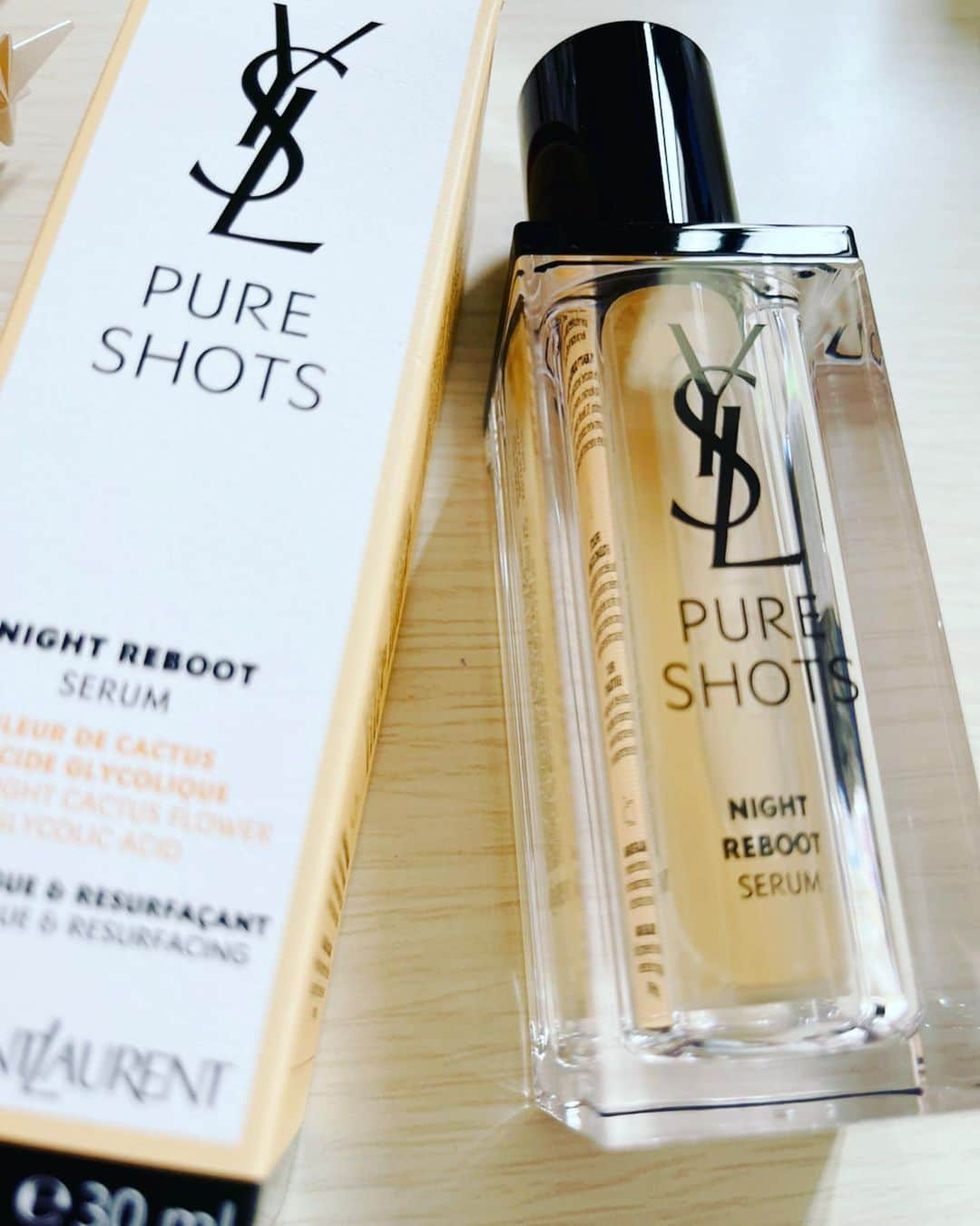 のインスタグラム：「イブサンローランのナイトセラム❤ 使うの楽しみー✌️💖  #ysl  #イブサンローラン #化粧品 #綺麗になりたい  #可愛くなりたい #プレゼント」