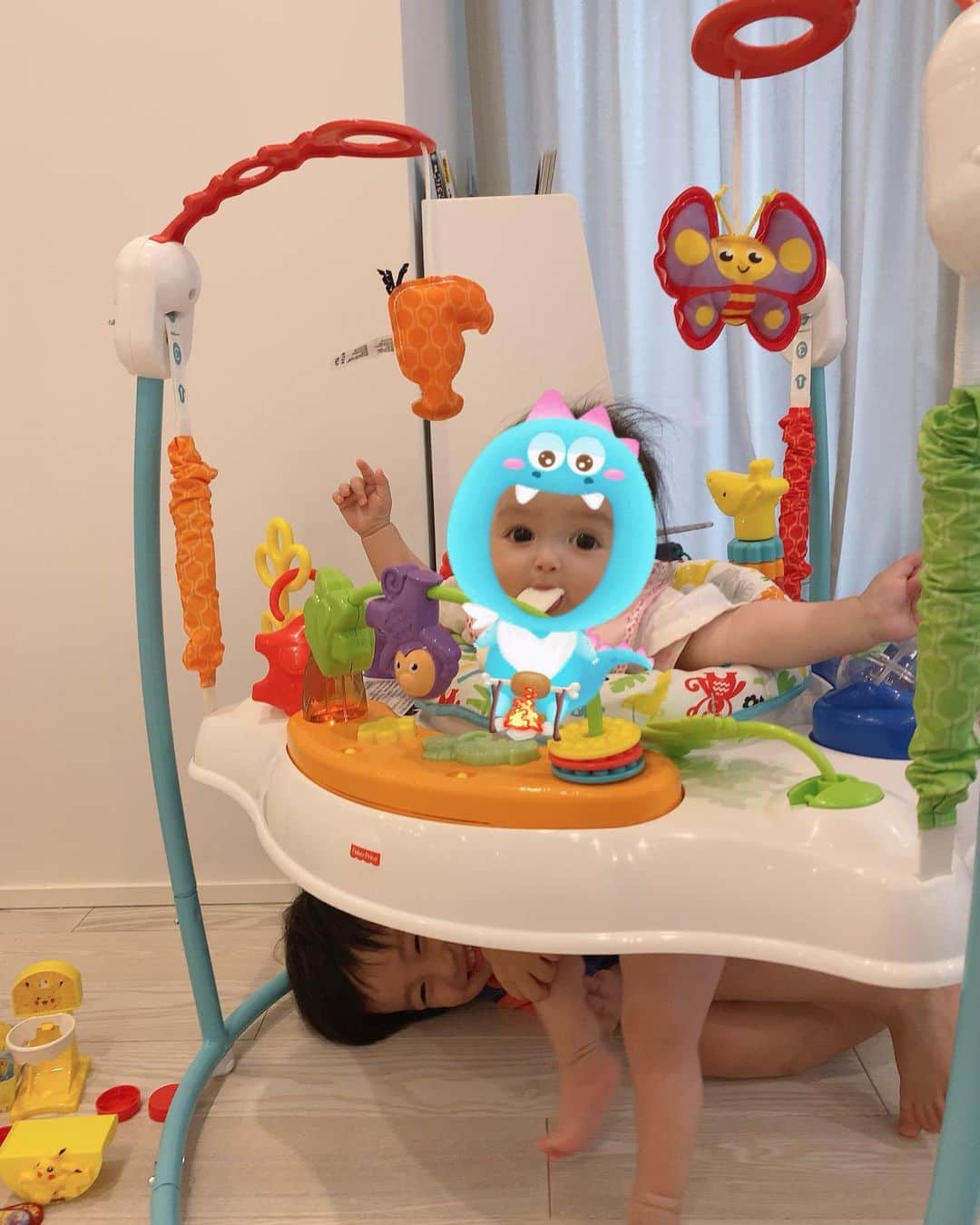 アレクサンダーのインスタグラム：「仲良し兄弟❤️ こしょこしょ」