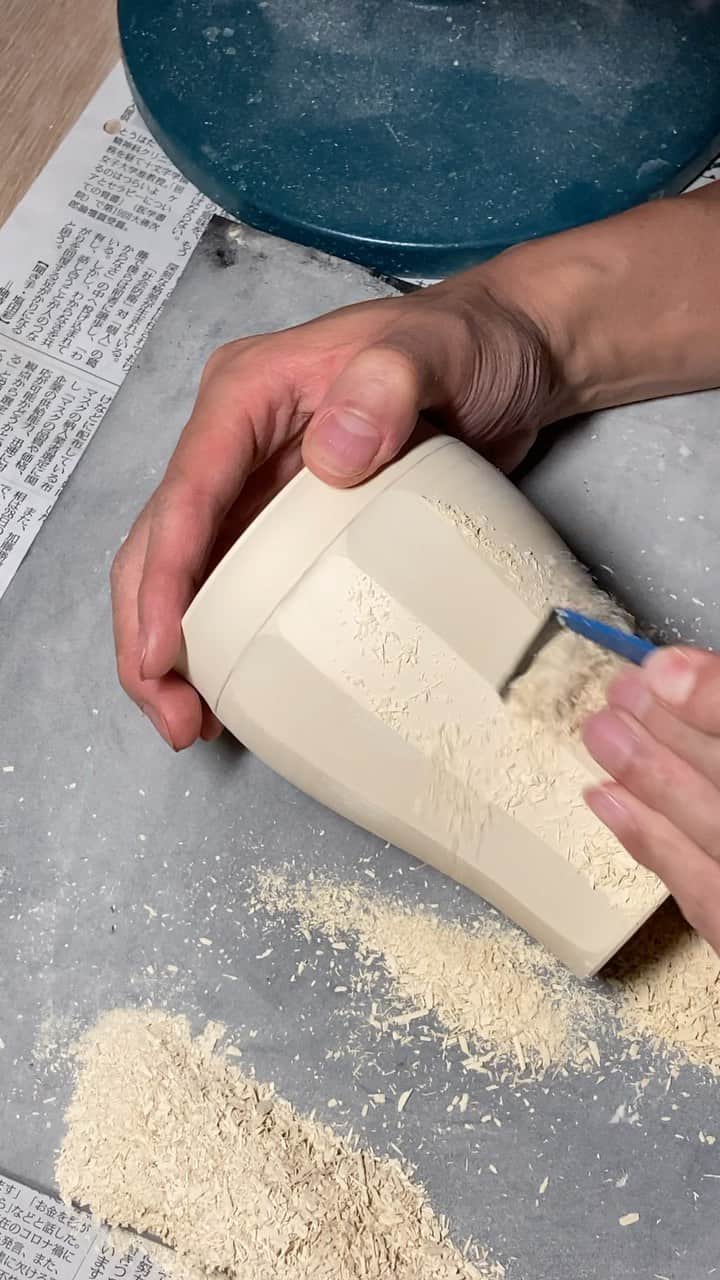 阿部春弥のインスタグラム：「#ceramics#pottery#porcelain #阿部春弥 #handcrafted #asmr」