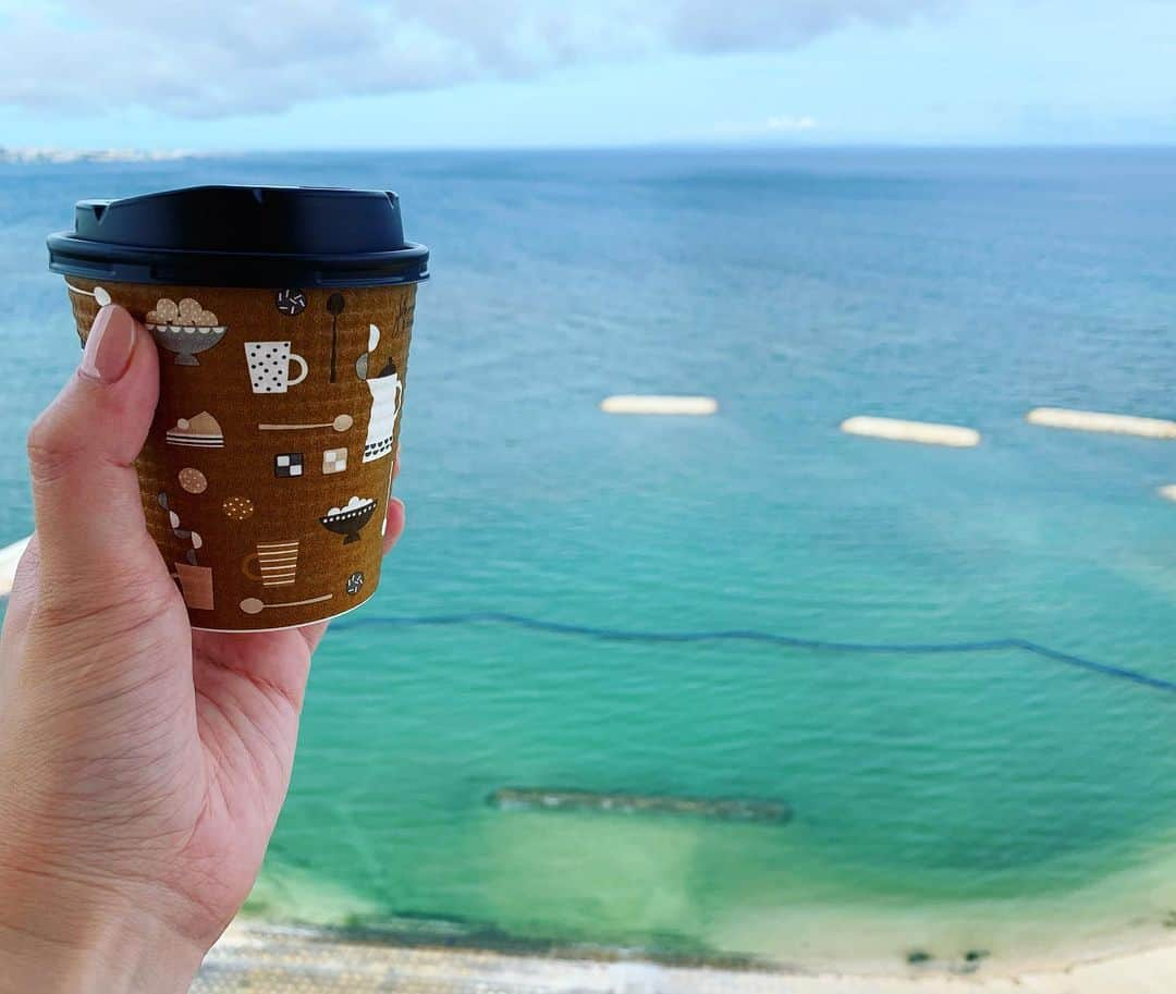 小田飛鳥さんのインスタグラム写真 - (小田飛鳥Instagram)「good morning🖤 #beach #morning #morningcoffee #海 #おはようございます」6月13日 9時02分 - asuka_oda_0320