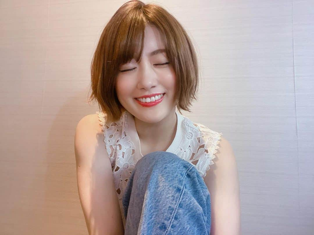 樋口日奈さんのインスタグラム写真 - (樋口日奈Instagram)「おはようございます🌼 「オンラインミート&グリート」 今日はこんな感じ〜！ 宜しくお願いします(*^^*)  #乃木坂46 #樋口日奈 #ショートヘア」6月13日 9時39分 - higuchi_hina_official