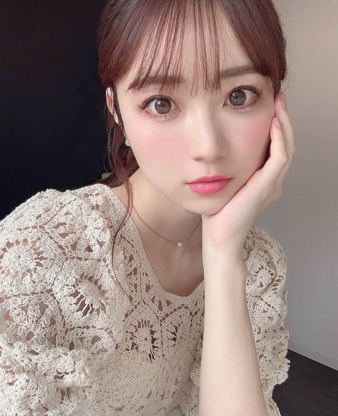 のインスタグラム：「明日6/14テレビ東京15:40～放送の 『よじごじDays』の梅雨の洗濯テクニックの VTRに出演します📺 ・ この格好でおせんたくしてるので よかったらみてください🤍 ・ (映ってるとこ使われてるといいな‪🥺笑) ・ ・ ・ ・ ・ ・ #よじごじdays #洗濯テクニック #テレビ東京 #テレ東 #撮影 #収録 #cene #セネ #selfie #自撮り #自まつ毛 #自まつ毛メイク #ナチュラルメイク #自然光」