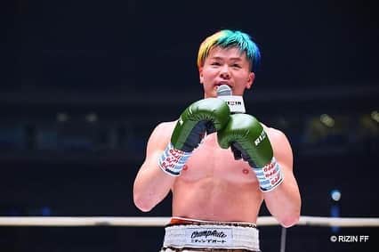 那須川天心のインスタグラム：「RIZIN28 東京ドーム 思う事は沢山あると思います けどやり切りました。観てくれた皆さん 闘ってくれた3人の選手 本当にありがとうございました いやー 本当に疲れたの一言です笑 こんなに疲れる事は もう無いのかなと思えるくらい疲れました😂 久々に皆さんの前で試合が出来て嬉しかった また😊」