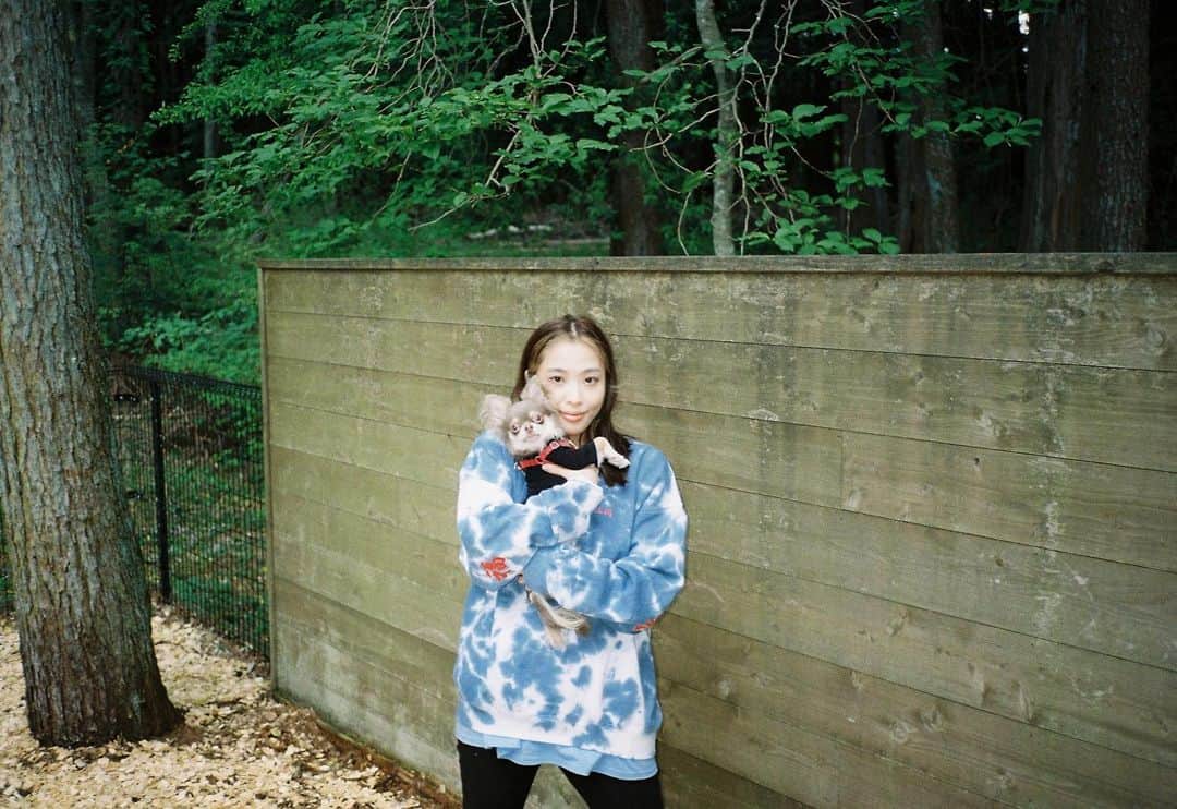 高橋有紀のインスタグラム：「昔からの水色好き！水色仲間が周りに多い🧊 他のやつも着てるとその服どこの？ってよく聞かれる　@irojikake 🤍 楽しいことが少しづつ戻ってくるといいな〜」