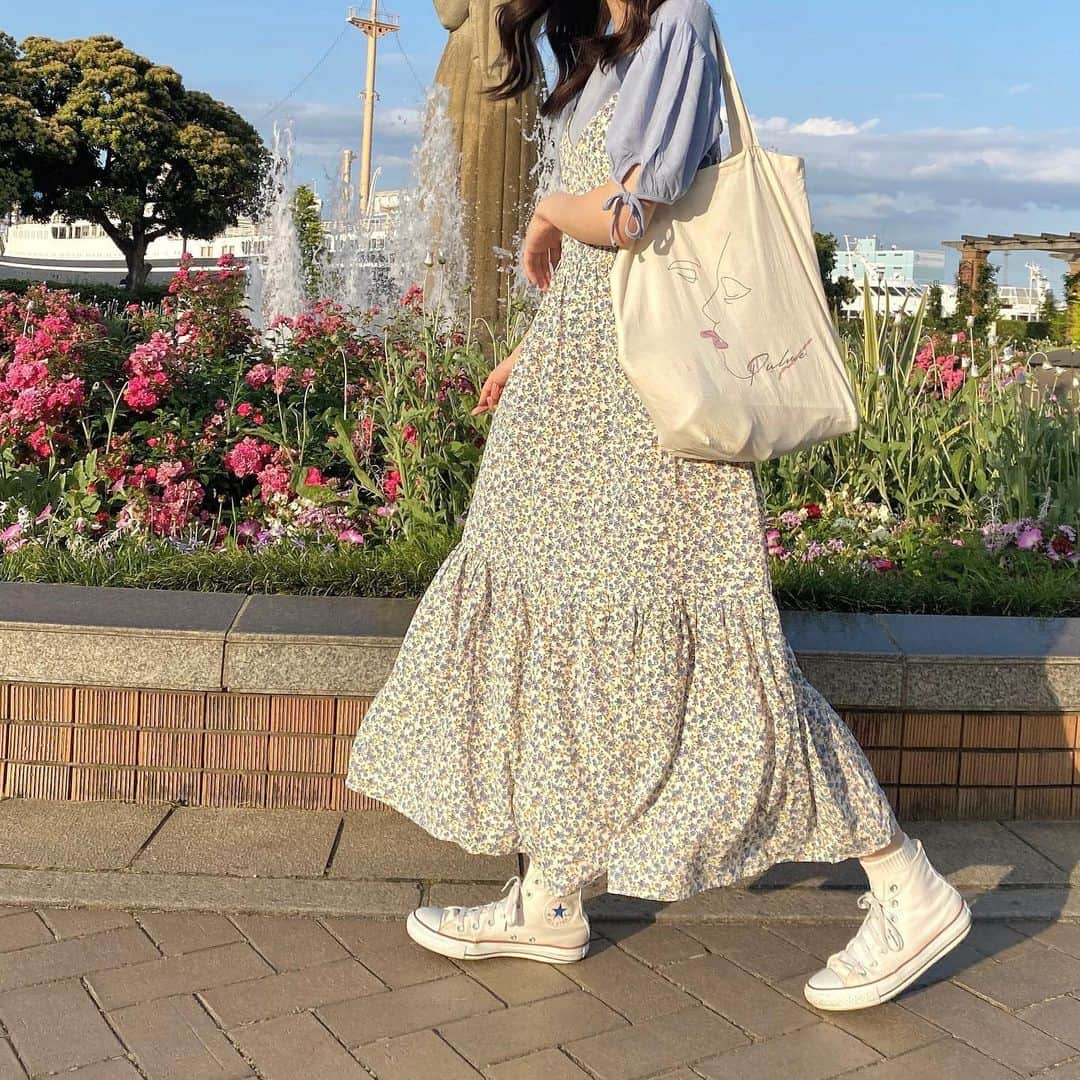 潘佳伊さんのインスタグラム写真 - (潘佳伊Instagram)「花柄ワンピすき💐 トートバッグめっちゃ使いやすい☀️  #花柄ワンピース #夏コーデ #夏服コーデ #ワンピースコーデ #韓国ファッション」6月13日 21時09分 - hankaichan