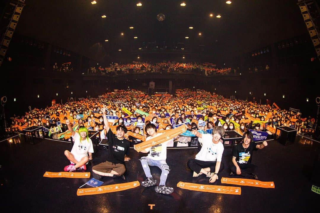 竹中雄大さんのインスタグラム写真 - (竹中雄大Instagram)「2021.06.11 at Zepp Tokyo 先日の東京ワンマンのバチイケライブ写真たち。 ライブをしてる時が1番楽しいな☺️  次は遂に7月11日ツアーファイナル🔥🔥 初の大阪城ホールワンマン楽しみや〜✨✨  Photo : @haraitachi  #novelbright #竹中雄大 #live #livephoto  #zepp #zepptokyo #大阪城ホール  #今日実は #uverworld #横浜アリーナ #行きました  #パワーをもらった #来月がますます楽しみになった #rizin #東京ドーム #これも観に行きたかった #映像で少し観たけど #改めて #格闘技 #かっこいい  #何かを頑張ってる人って #すごいキラキラしてる  #明日 #俺は #歌 #レコーディング #頑張るぞ」6月13日 21時46分 - yudai_vo