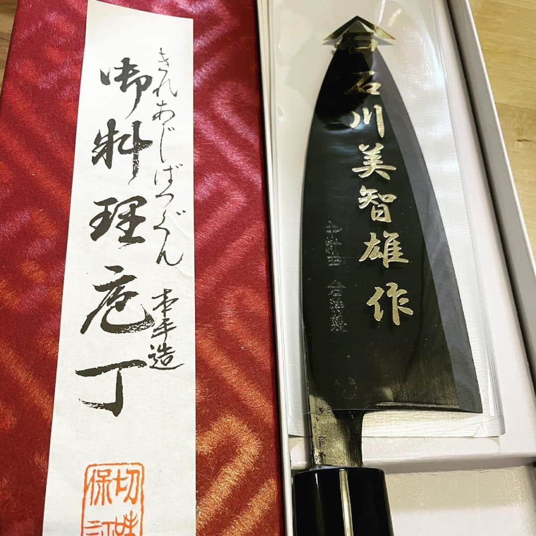 神尾佑さんのインスタグラム写真 - (神尾佑Instagram)「だいぶ前ですが、「シェフは名探偵」の撮影中にどうしても包丁が欲しくなって、ペティナイフから出刃包丁に行きついた。」6月13日 22時03分 - yu_kamio