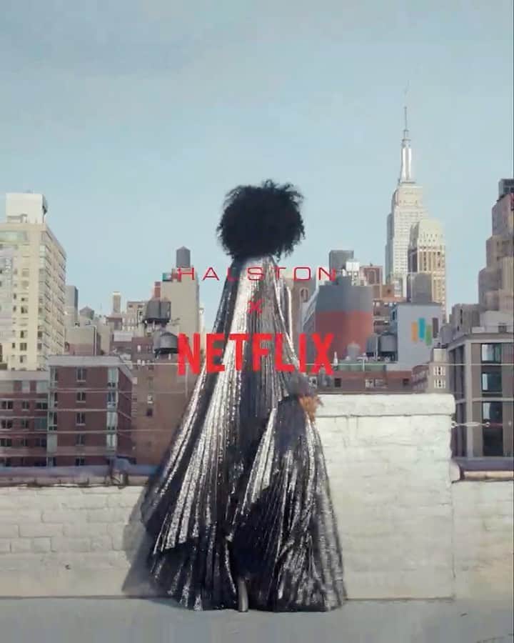 ホルストンのインスタグラム：「Introducing HALSTON x NETFLIX, a limited edition collection designed by @robertrodriguezofficial inspired by Netflix’s new limited series, “Halston”.  Limited pieces available to pre-order now exclusively on halston.com  Creative Direction _ @joryleecordy  Director _ @steventaylor Cinematographer _ @roematt Producer _ @rubybirns  Model _ @lulakenfe  Makeup _ @rebeccaalexandermakeup  Hair _ @johnruidanthair  Music _ @petfangs」