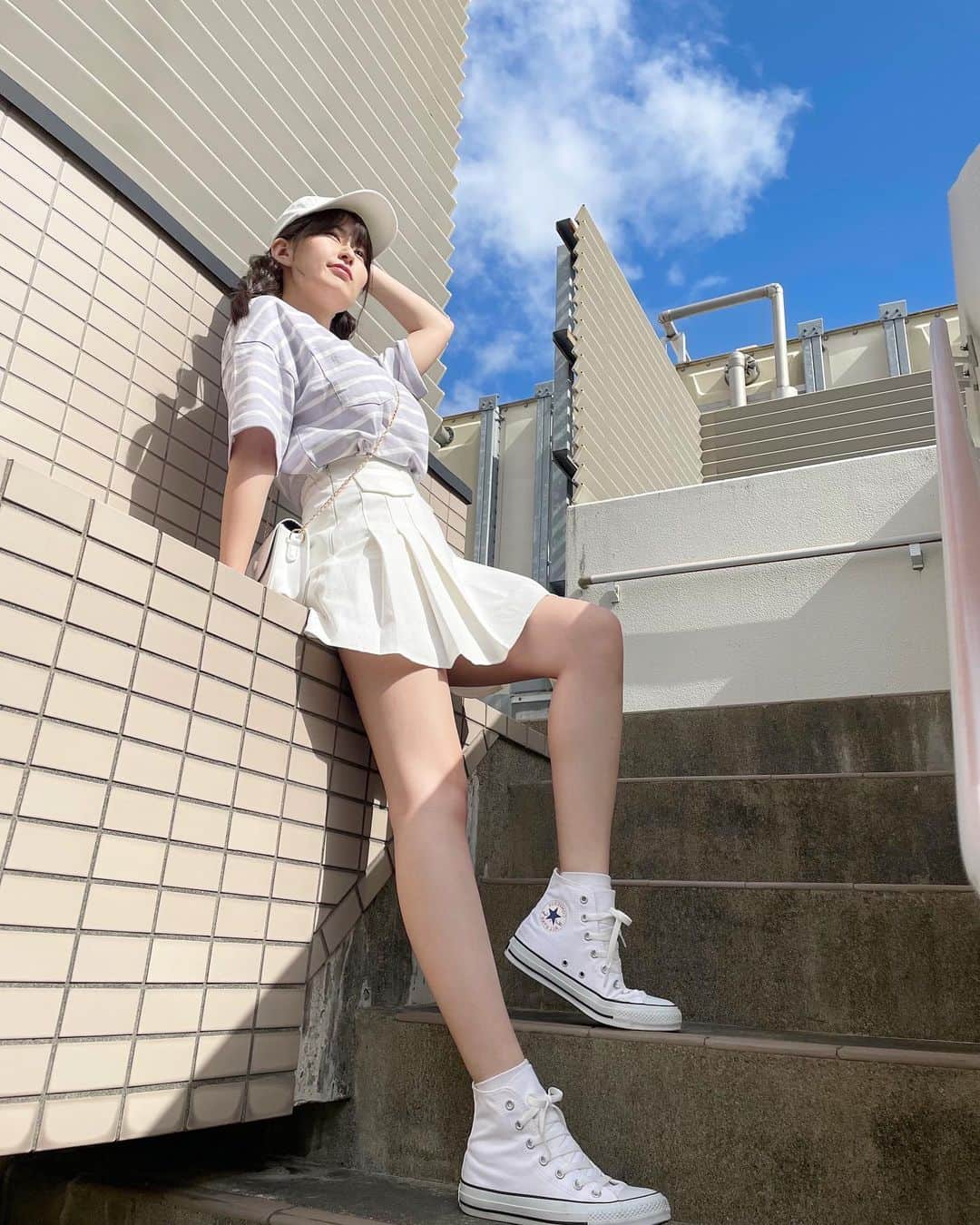 未梨一花さんのインスタグラム写真 - (未梨一花Instagram)「#これがこう     私服     👚 @wego_official さん 👟 @converse_jp さん   どっちも高校時代からお世話になってる 大好きなブランドです*.+ﾟ     からの #みりまっくす ←   🔔発売まであと4日 朝シーンの衣装お気に入りです💜   ご予約･サンプル動画は ストーリーハイライト「7thdvd」にて！       #6月17日 #発売 #双葉社 #グラビア #dvd  #私服 #夏 #夏コーデ #白 #白コーデ #ミニスカート #ウィゴー #スニーカー #コンバース #wego #converse  #みりいちコーデ」6月13日 22時06分 - 1ka__3ri