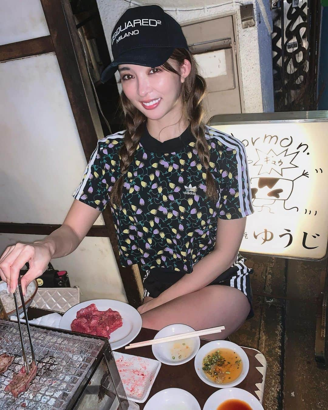 濱野りれさんのインスタグラム写真 - (濱野りれInstagram)「"Yuji" Grilled offal restaurant🐮 I was able to go into the restaurant late on the day without a reservation. That's super lucky😍 Went to the gym and eating meat. It was perfect sunday♥️ .  "炭火焼 ゆうじ"🐮 ジム後に予約なしで入れたの♥️ 大好きな焼肉屋さんの１つ🐮✨ ここでホルモン食べれるようになった思い出のお店💕 . #yuji #yakiniku #wagyu #shibuya #tokyoeats #dsquared2 #dsquared #adidas #workout #workoutfit #fitnesswear #炭火焼ゆうじ #ゆうじ #ホルモン #焼肉 #和牛 #東京グルメ #渋谷グルメ #渋谷」6月13日 22時06分 - riregram