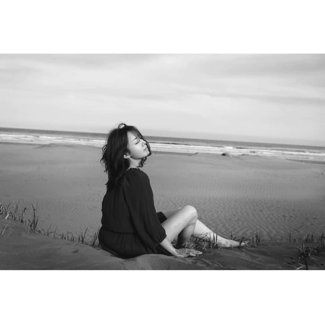 橋本真実さんのインスタグラム写真 - (橋本真実Instagram)「#negativepop @negative_pop  #野崎慧嗣　@satoshi_nozaki_   MILK AND HONEY  https://negativepop.net/2021/06/13/milk-and-honey-3/」6月13日 14時53分 - mami_hashimoto130