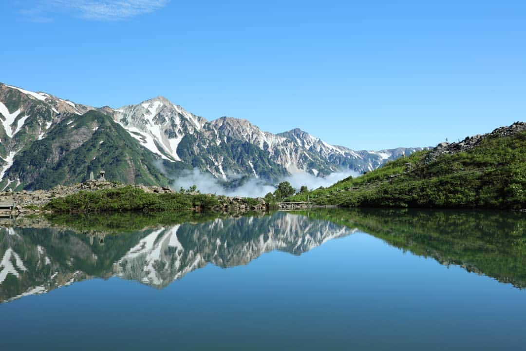 白馬八方尾根スキー場のインスタグラム：「いつかの八方池  #nagano #naganojapan #hakuba #hakubavalley #happo #happoone #長野県 #長野 #信州 #白馬村 #白馬 #八方尾根 #八方尾根スキー場 #八方アルペンライン #八方池 #白馬三山 #白馬マウンテンビーチ #hakubamountainbeach #山 #自然 #登山」