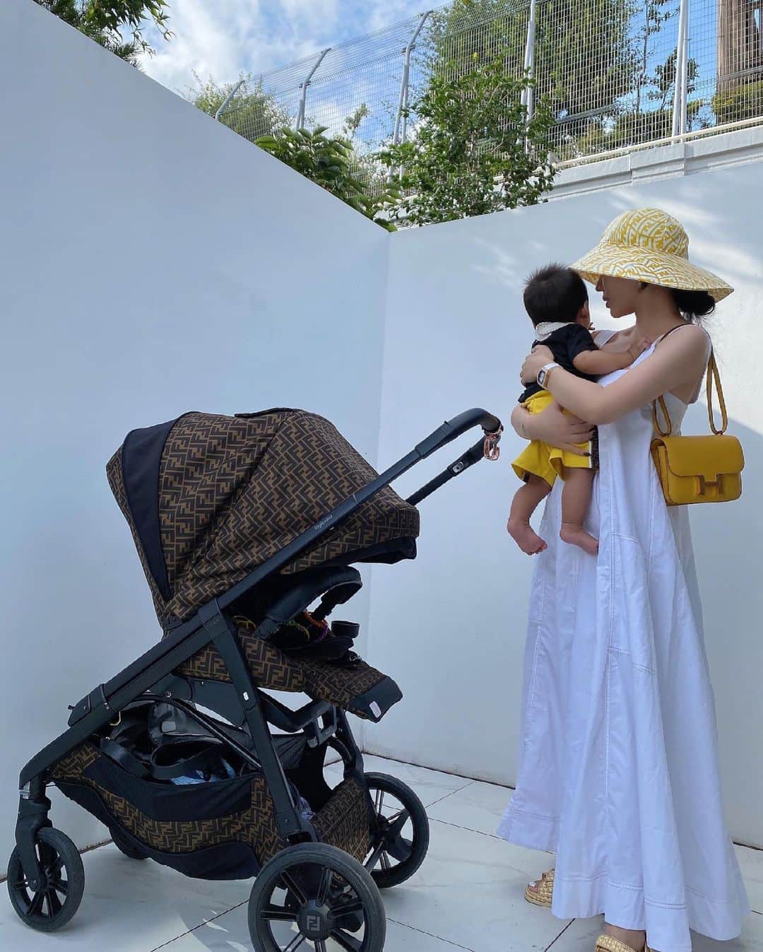 megbabyのインスタグラム：「デート👶🏼💛」